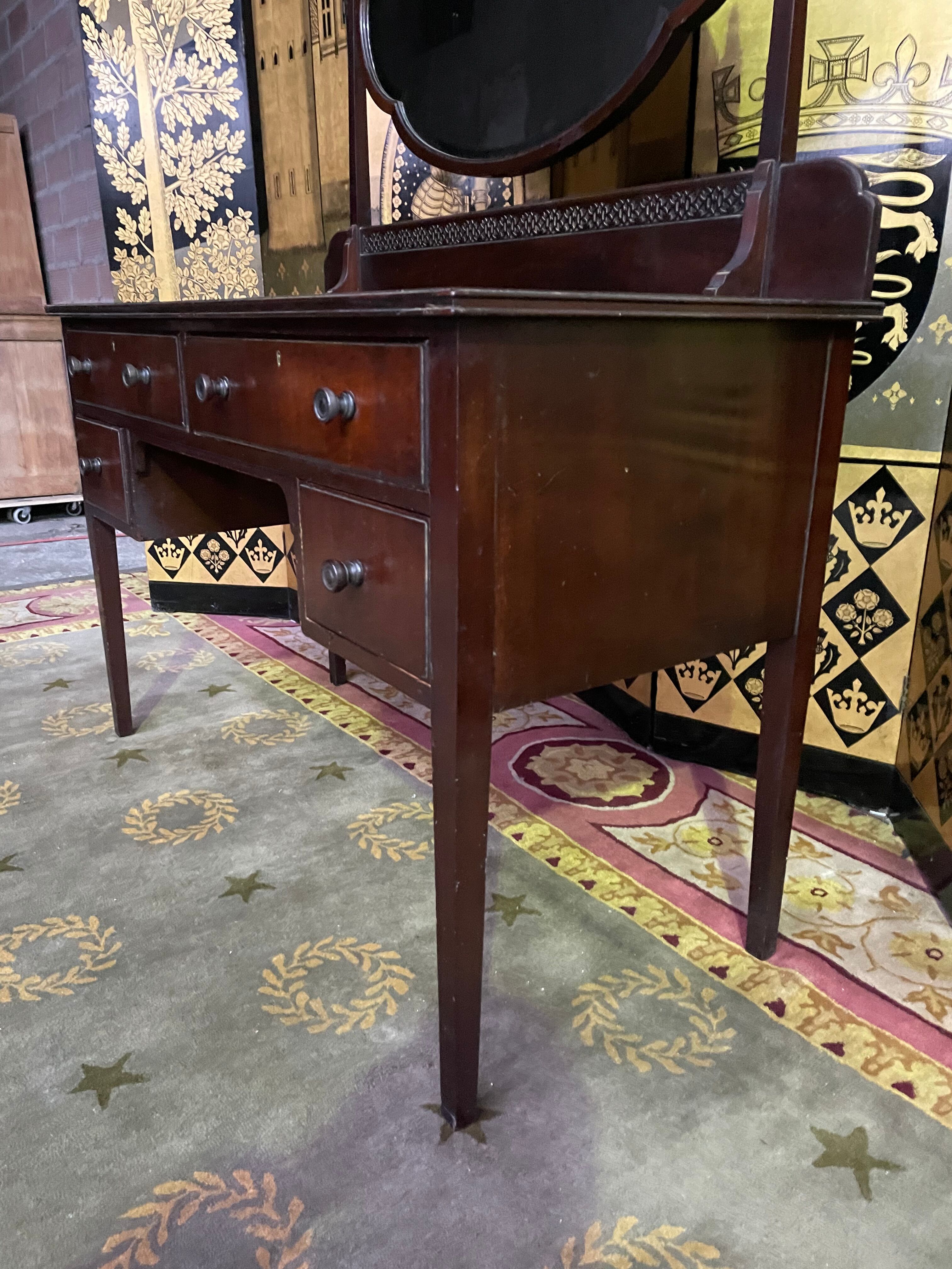 English mahogany hairdresser