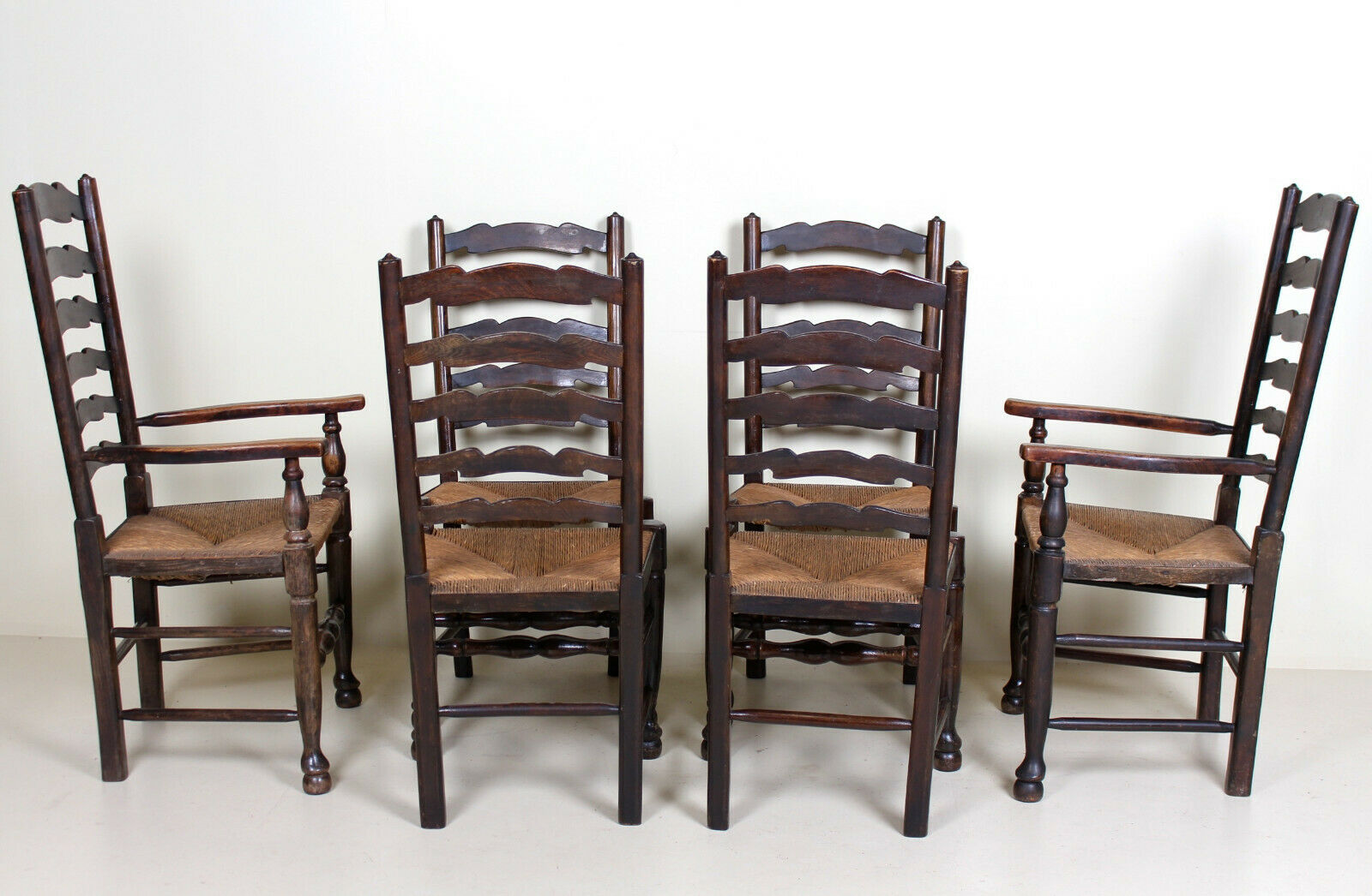 Six chaises de pays du début du 20e siècle