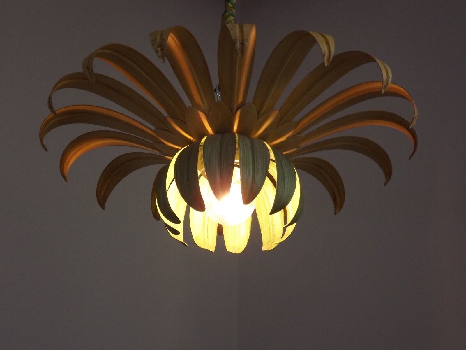 Ceiling light yellow &green leaves one central bulb