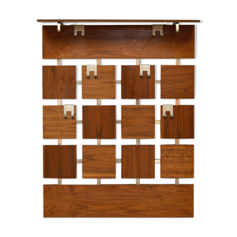 Wall-mounted coat hanger, 1960