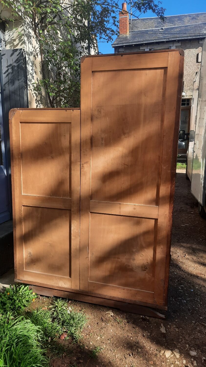 Asymmetrical cabinet