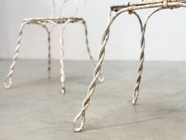 Ensemble de deux chaises de jardin sculpturales françaises