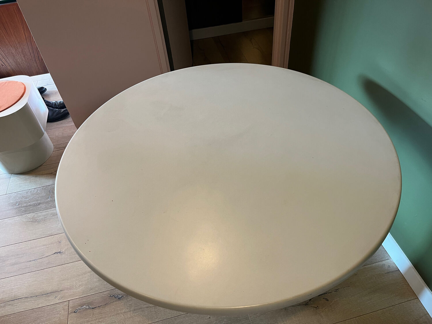 Vintage tulip round table Werzalit