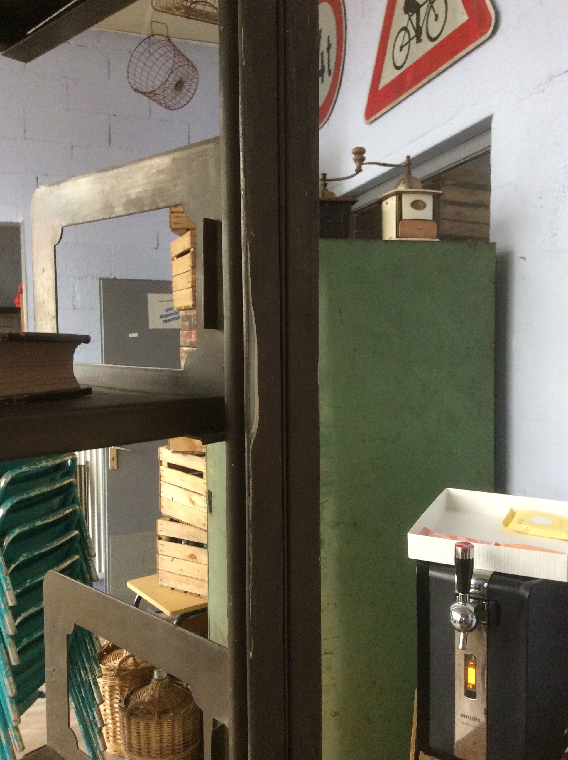 Former Strafor double shelf 30s