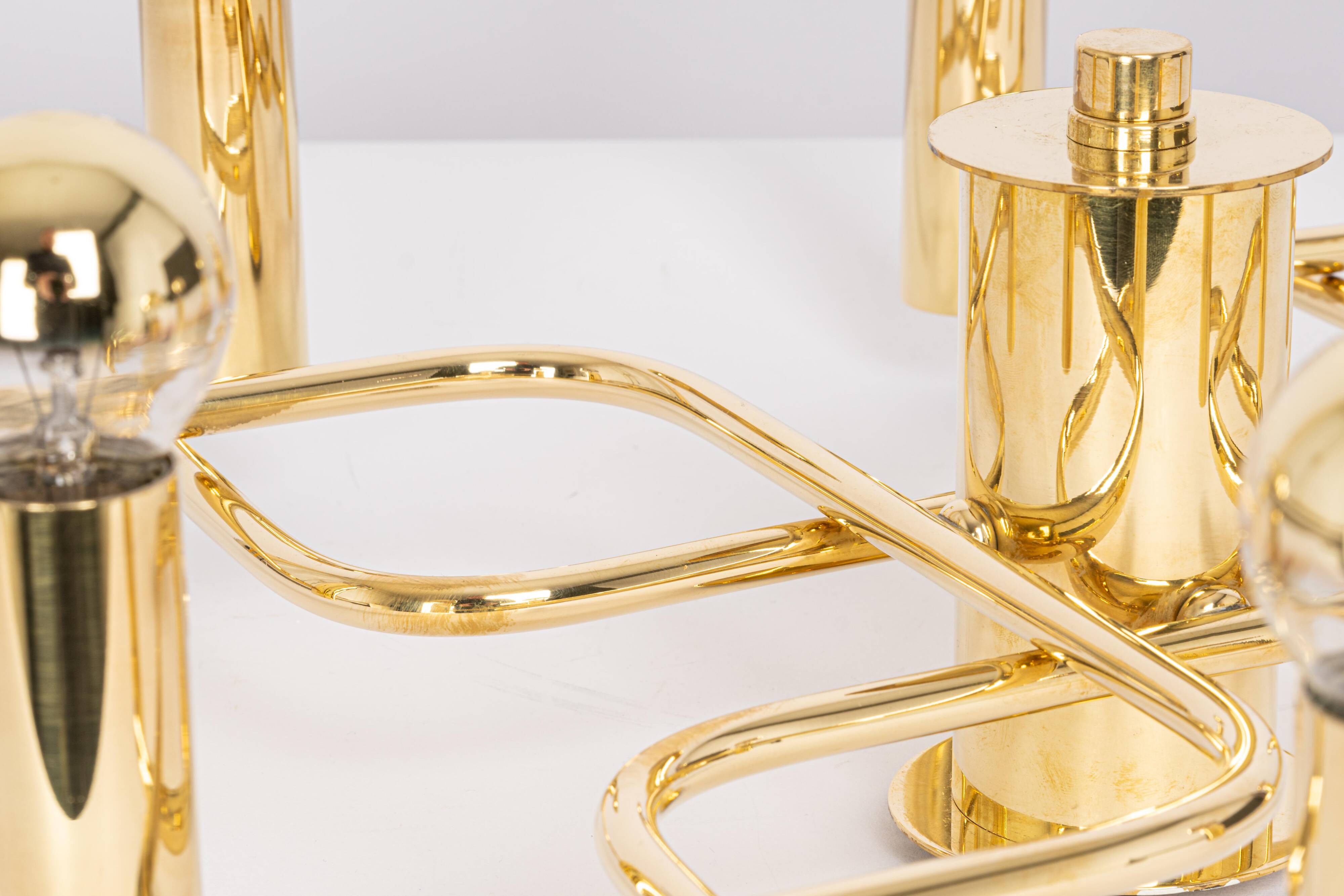 Magnificent mid-century chandelier in the Sciolari style, 1970s.