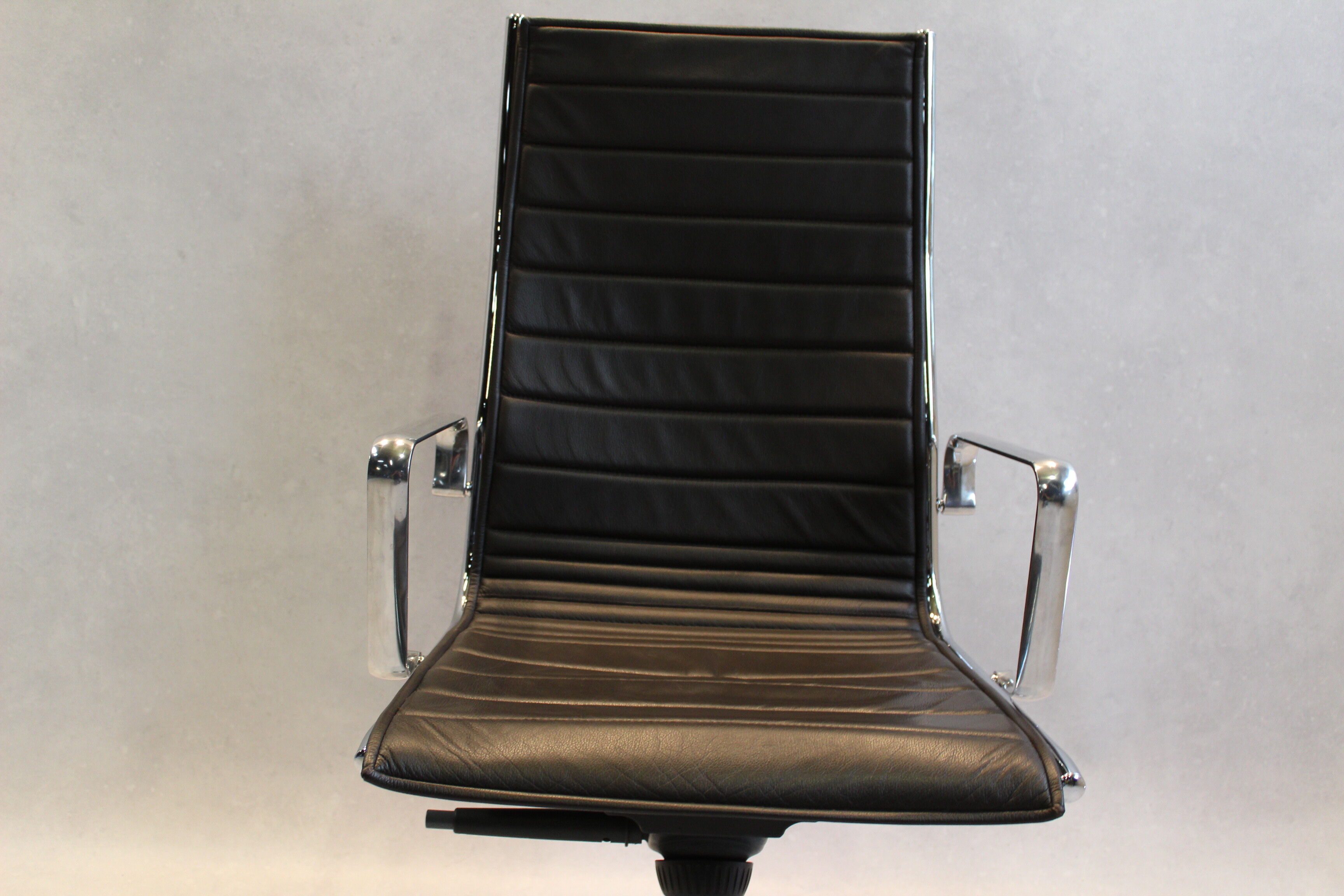 Leather and chrome office chair Luxy edition