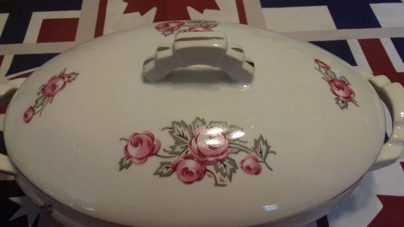 Décor floral and edging gold porcelain vases