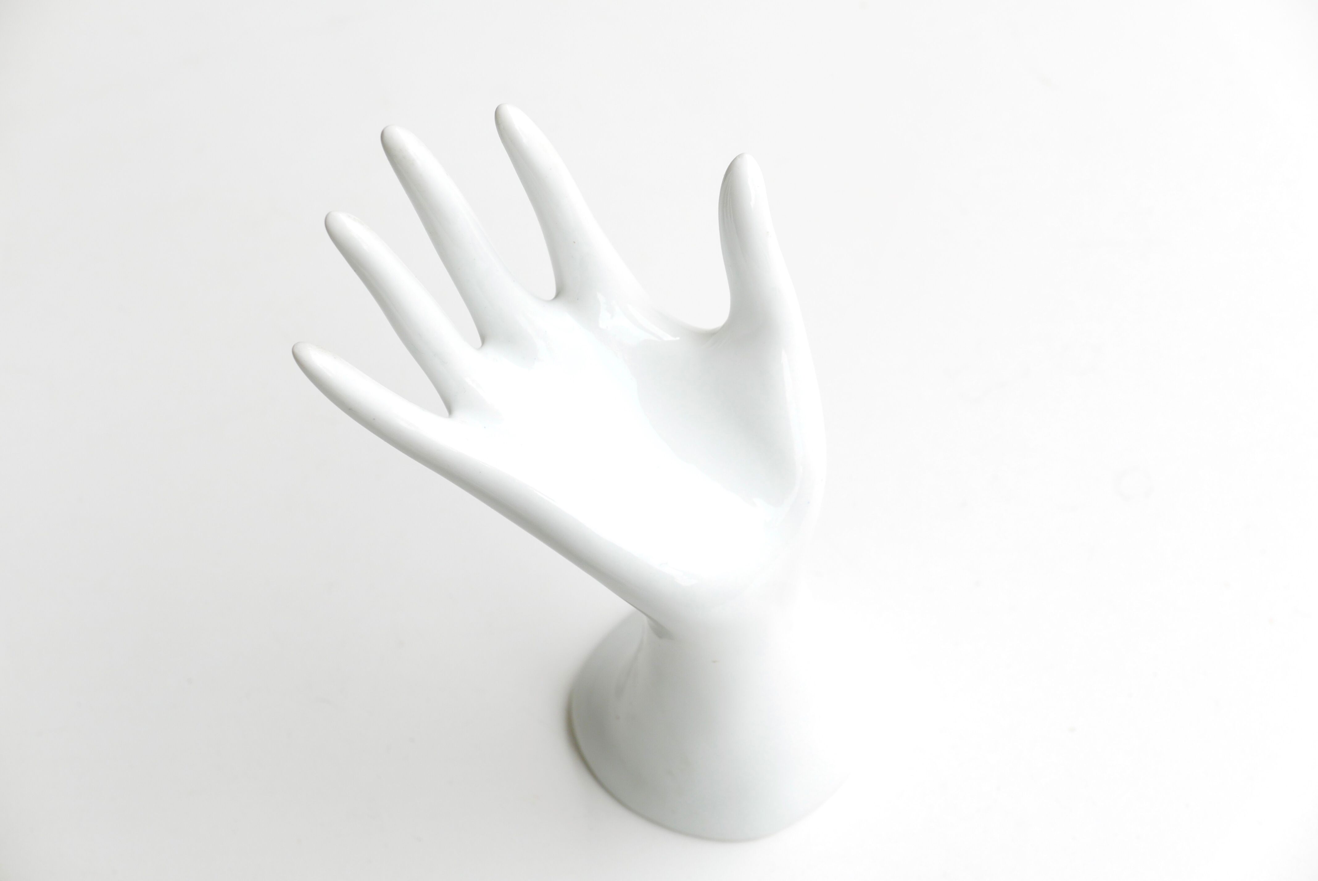 Hand ring in white porcelain, early 1970s