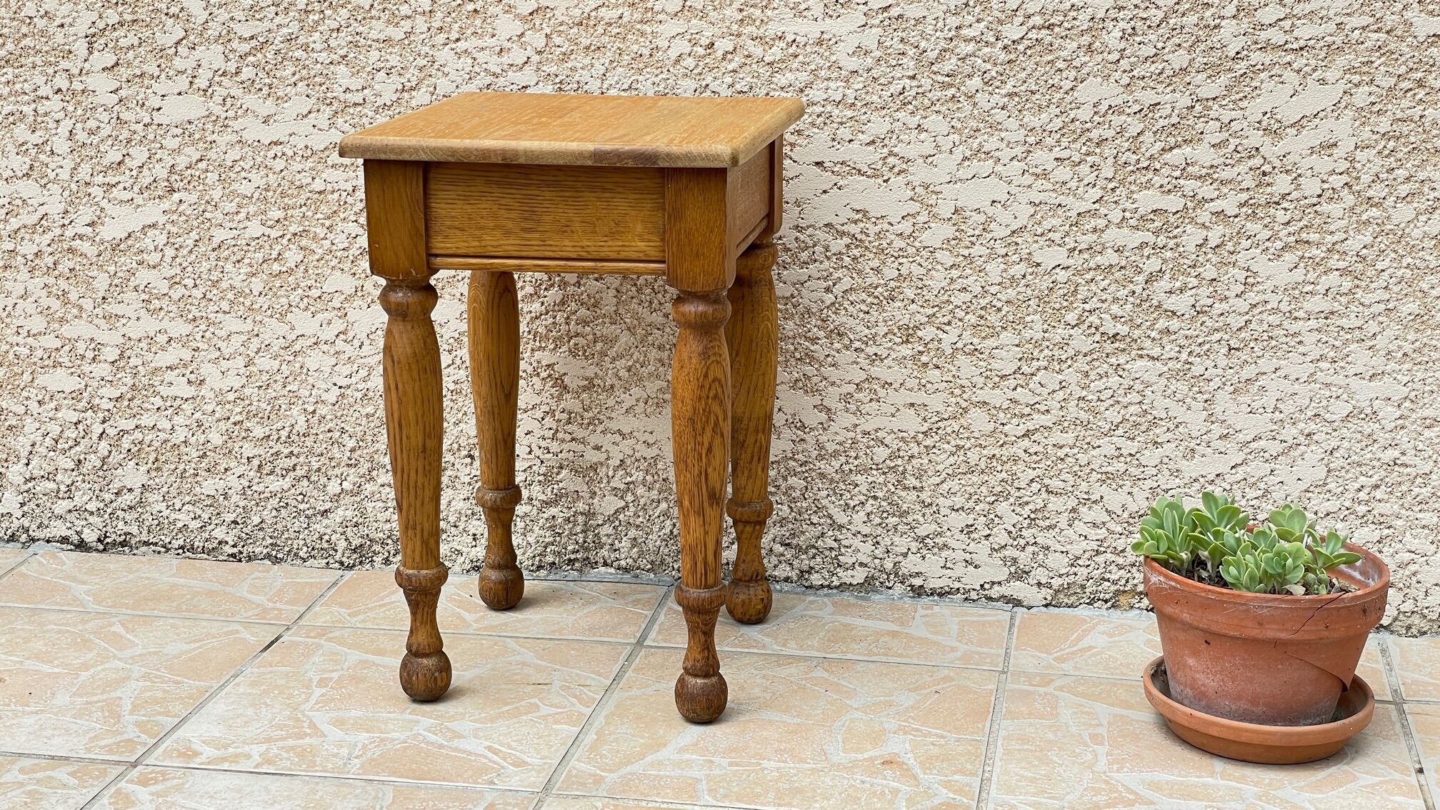 Light wood stool turned years 70/80