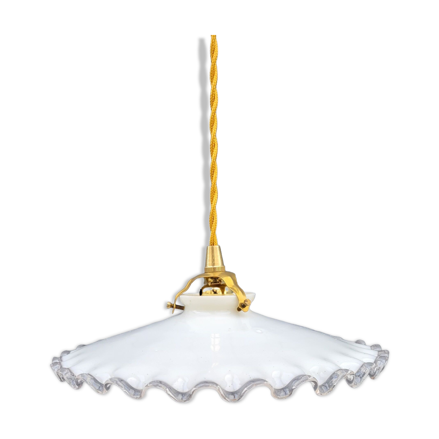 Opaline suspension