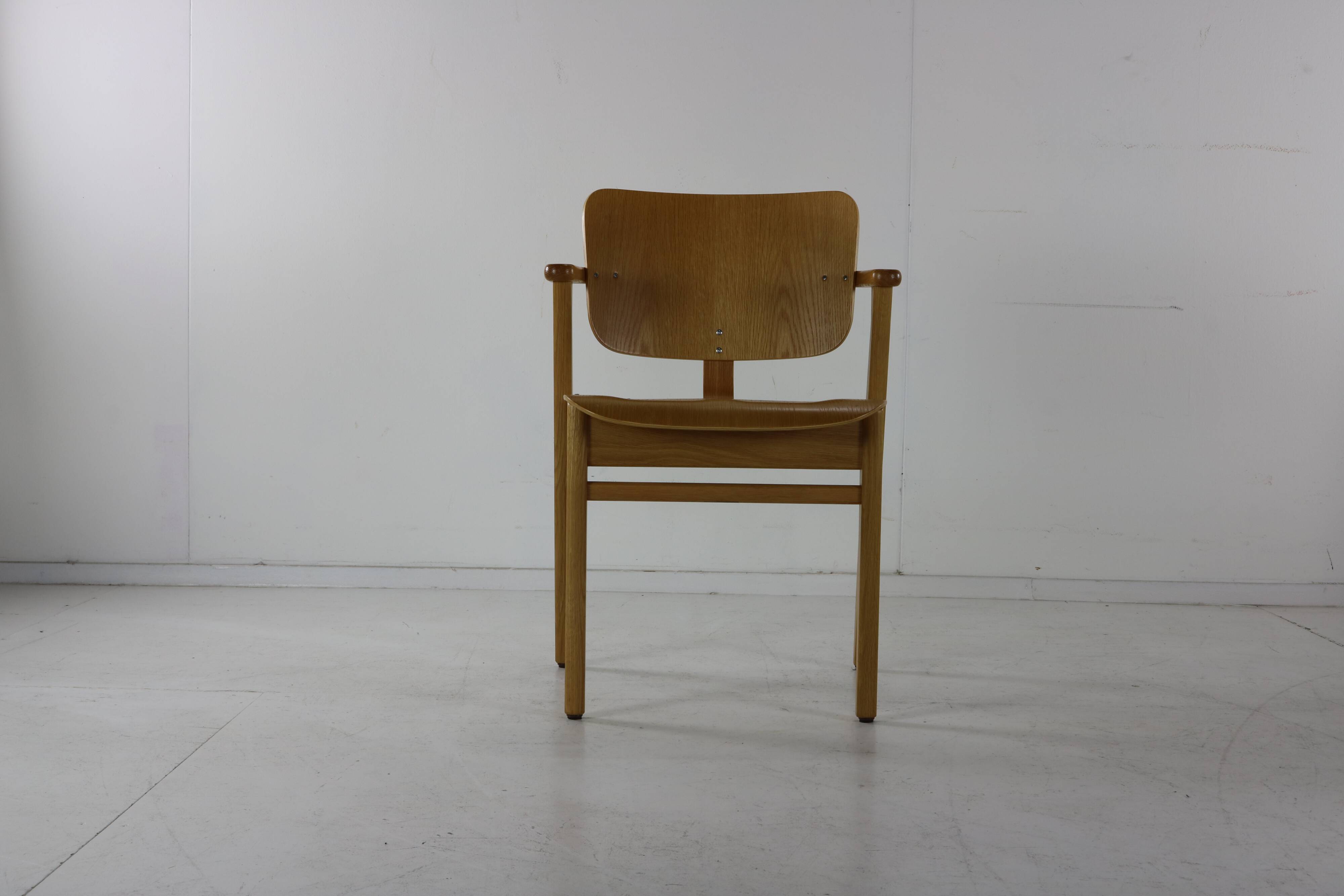 Finnish design arm chair by Ilmari Tapiovaara for Artek