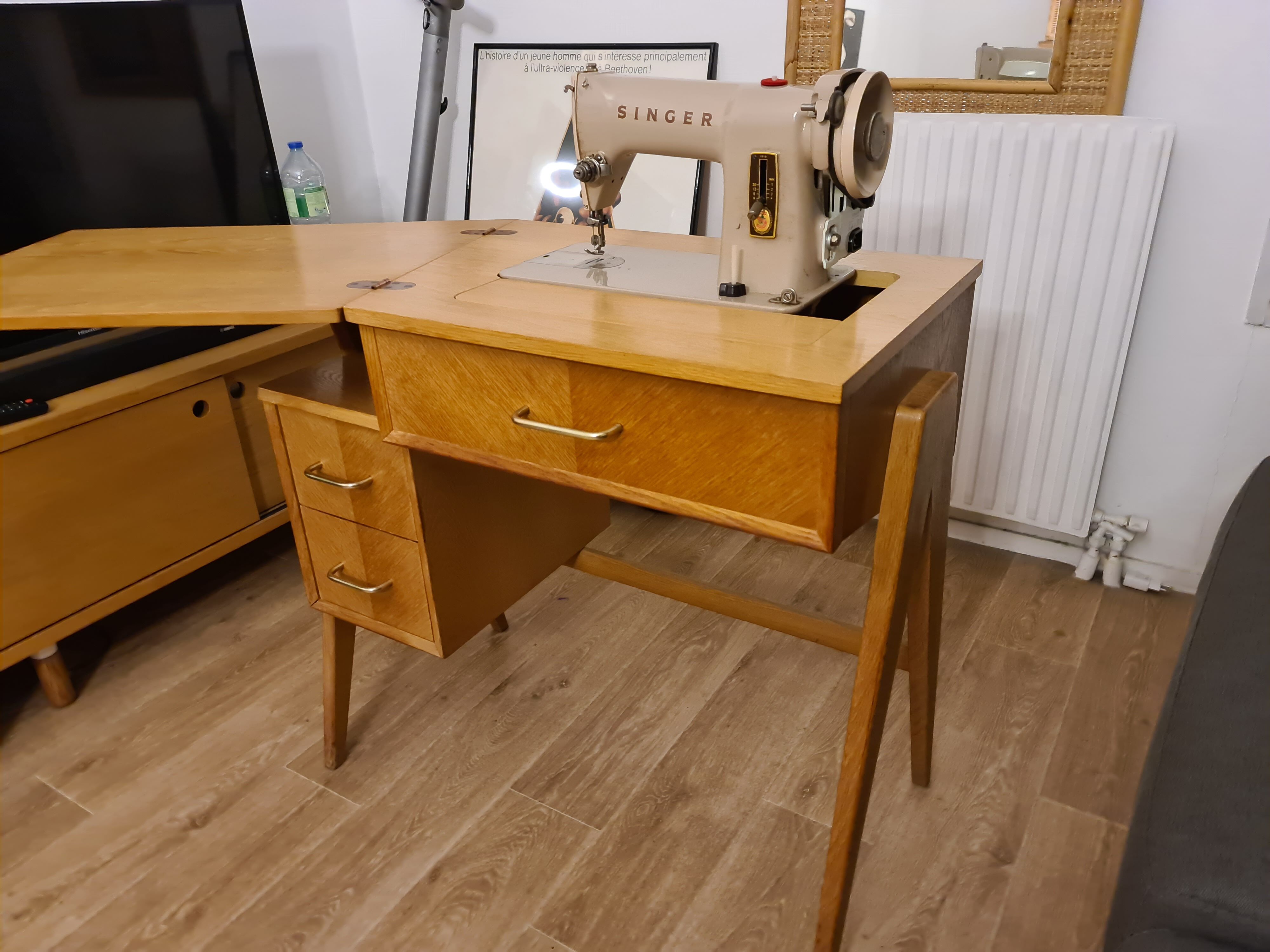 Vintage 1960 Scandinavian Singer sewing machine