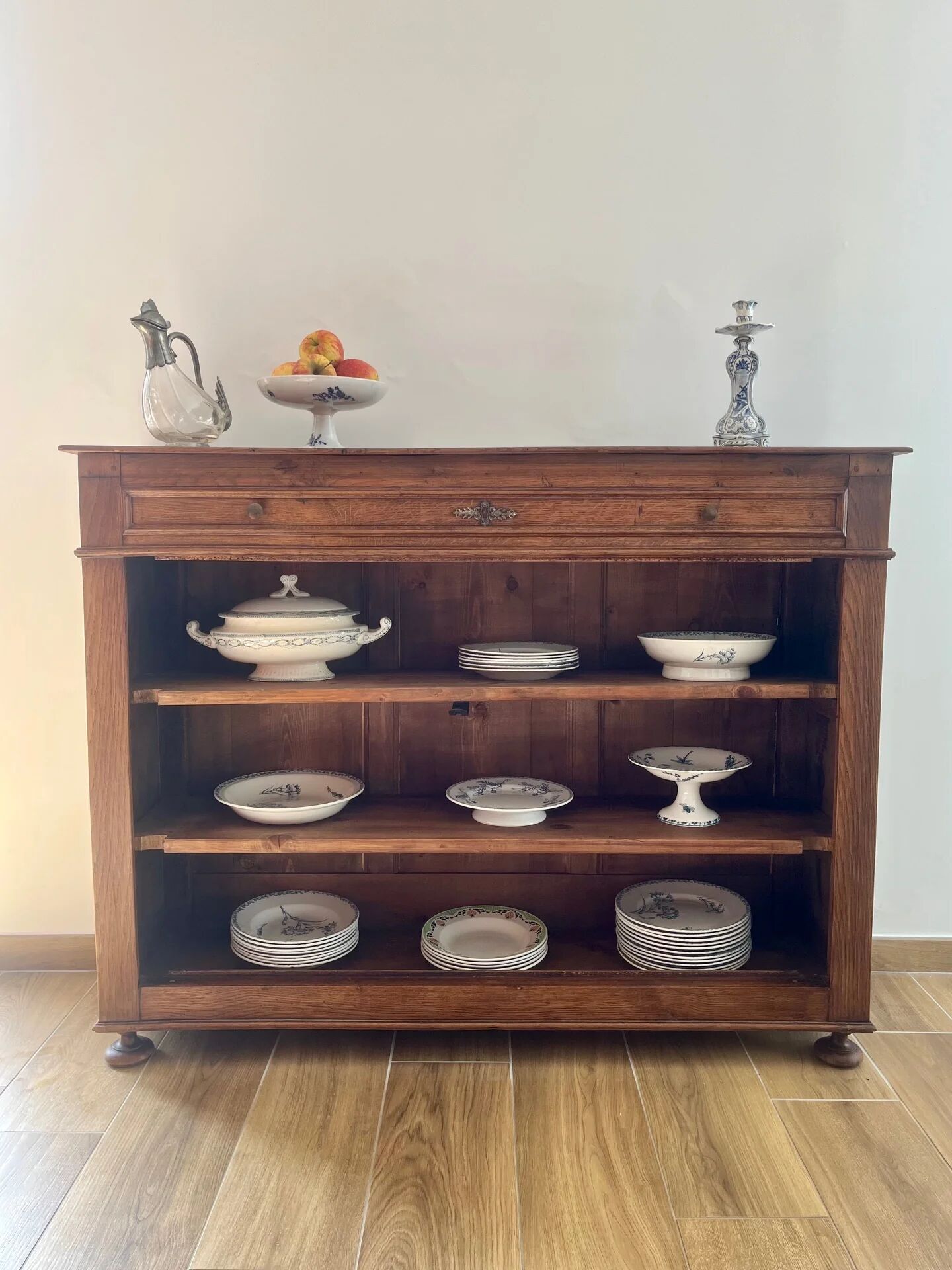 Open oak sideboard in country style, 1930s/50s.