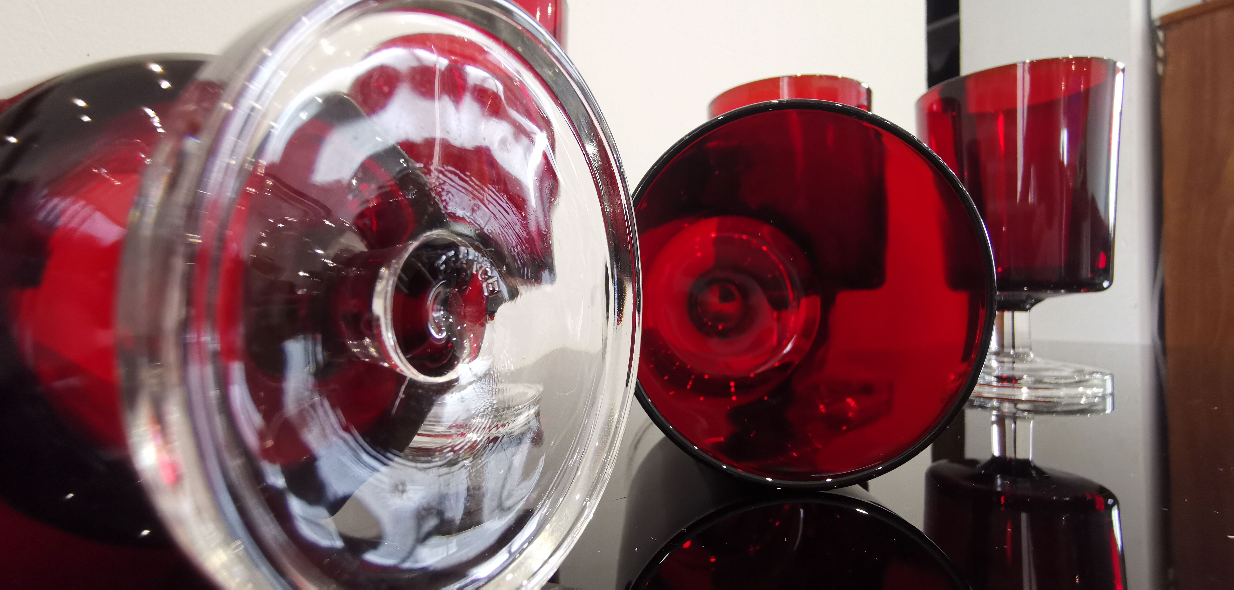 6 glasses of wine/water on foot ruby red color, Cavalier Luminarc France, vintage 70s