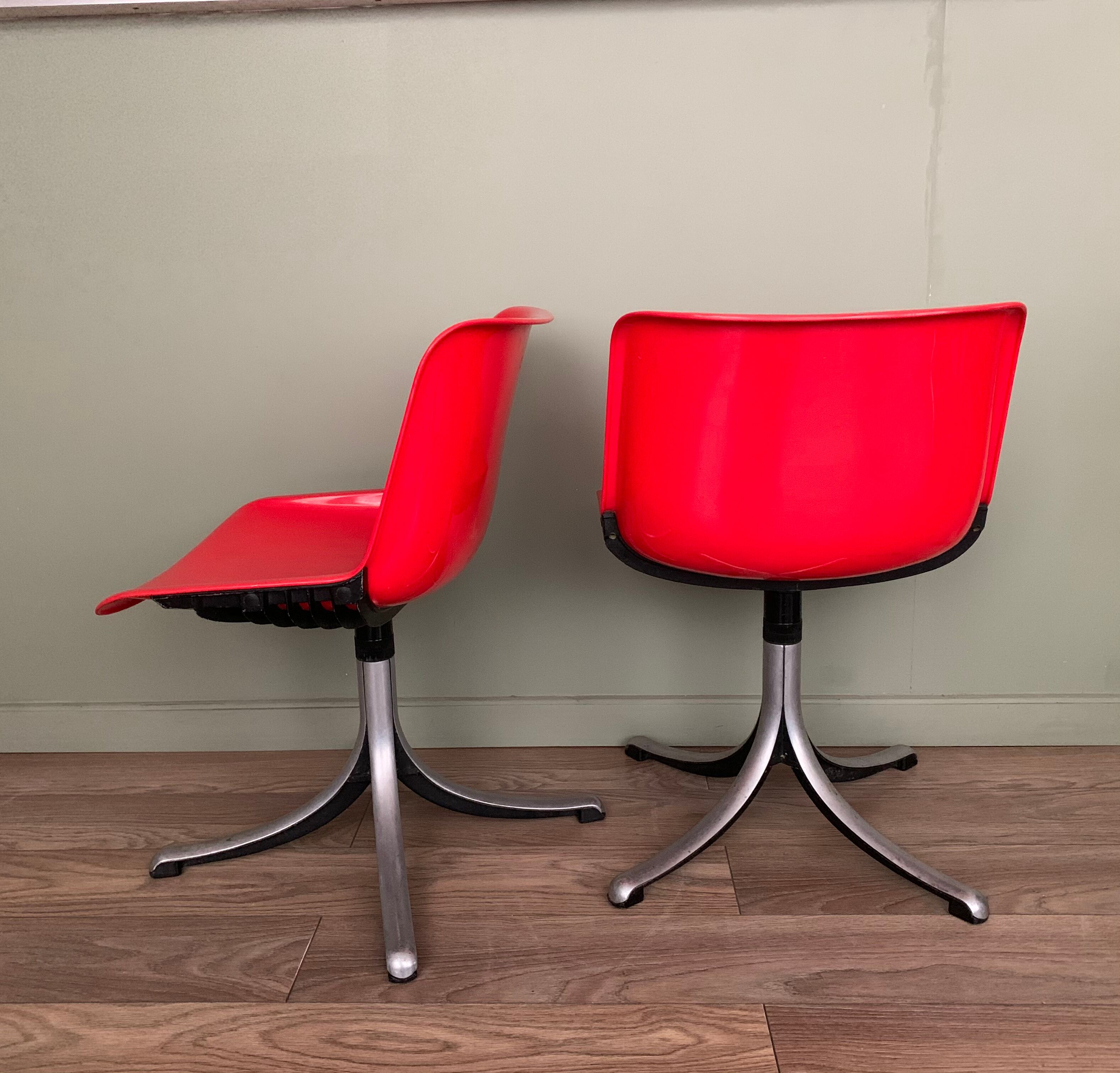 Pair of chairs by Osvaldo Borsani for Tecno