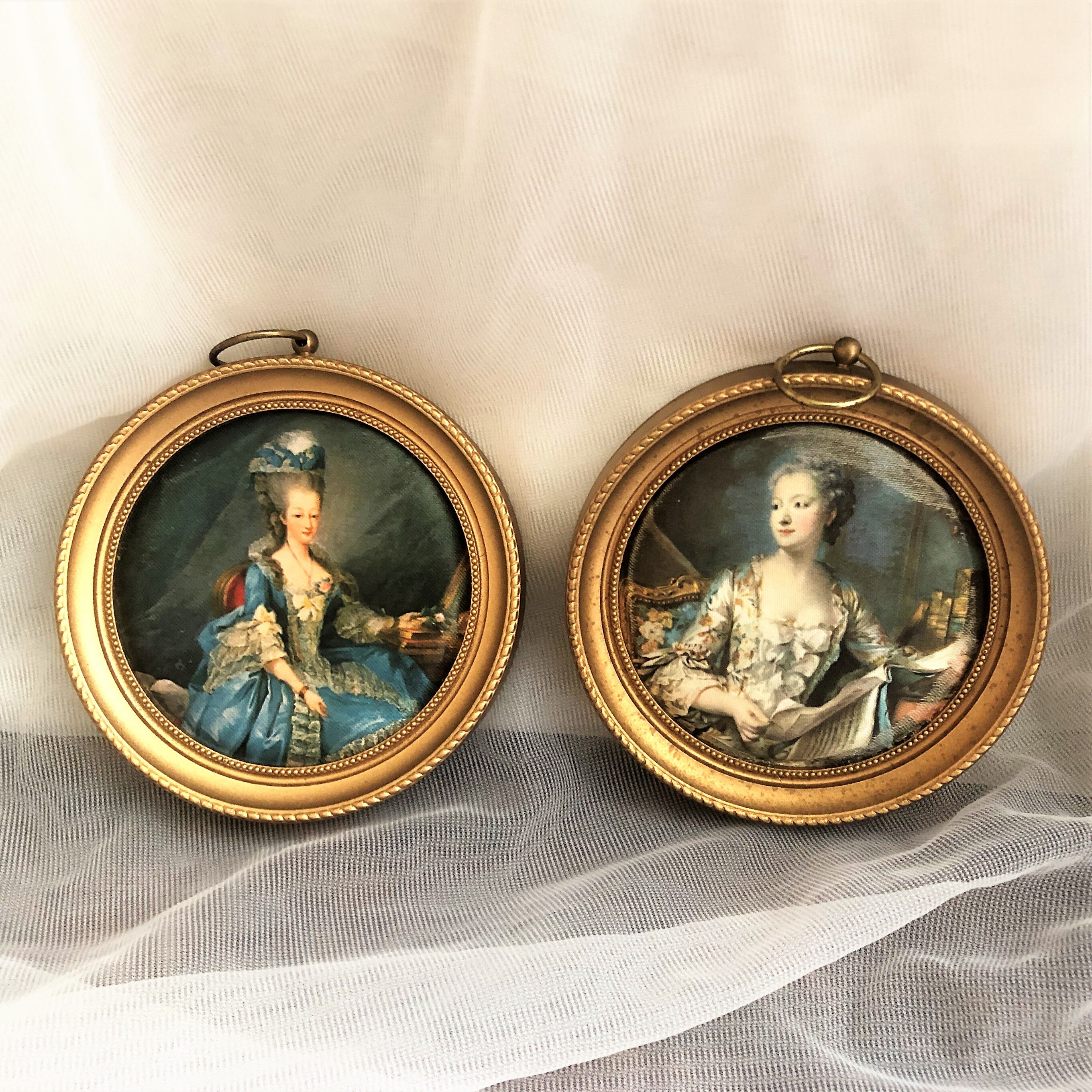 Pair of frame medallion Marie-Antoinette