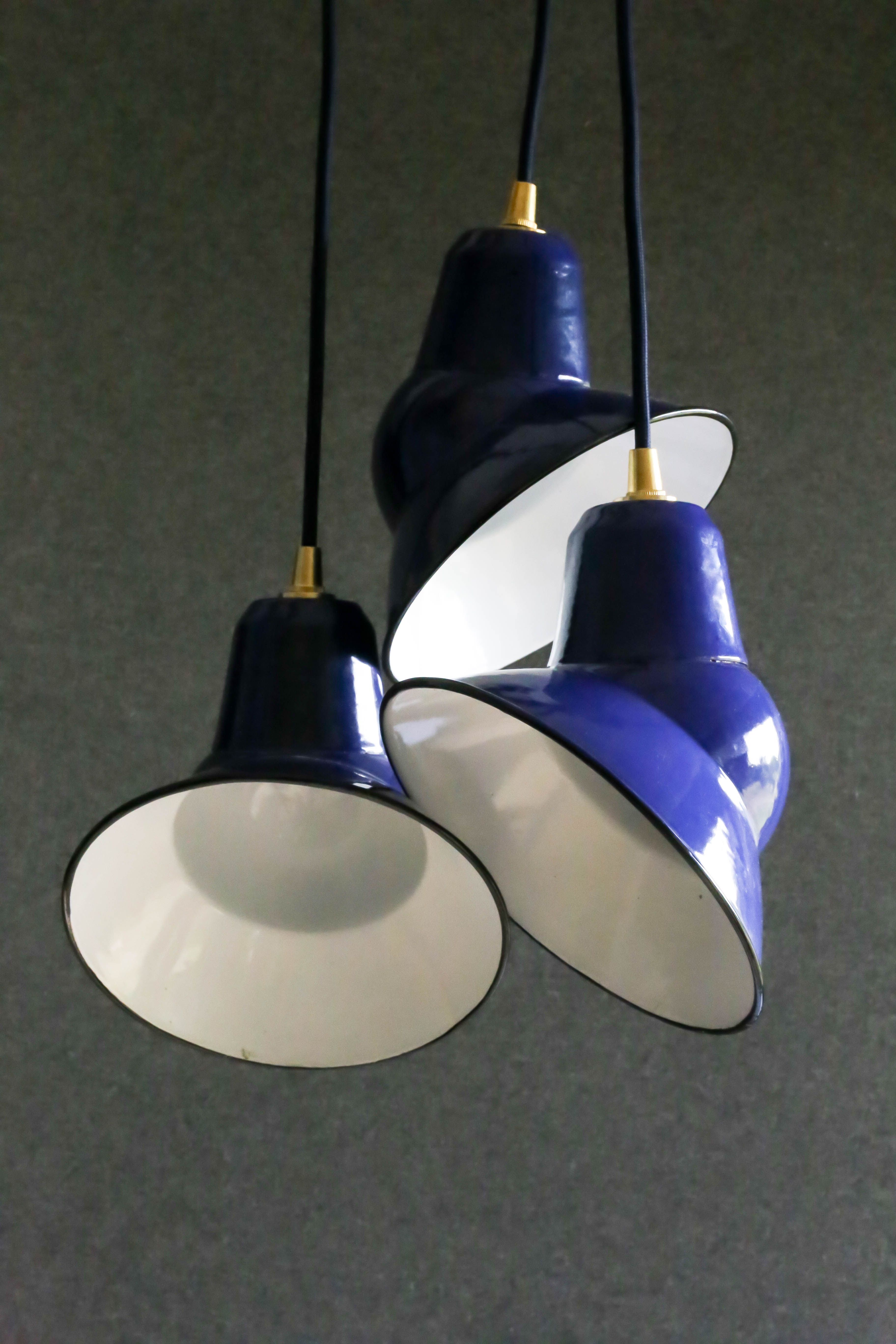 Set of 3 industrial suspensions in blue and white enamelled sheet - delivered with cable