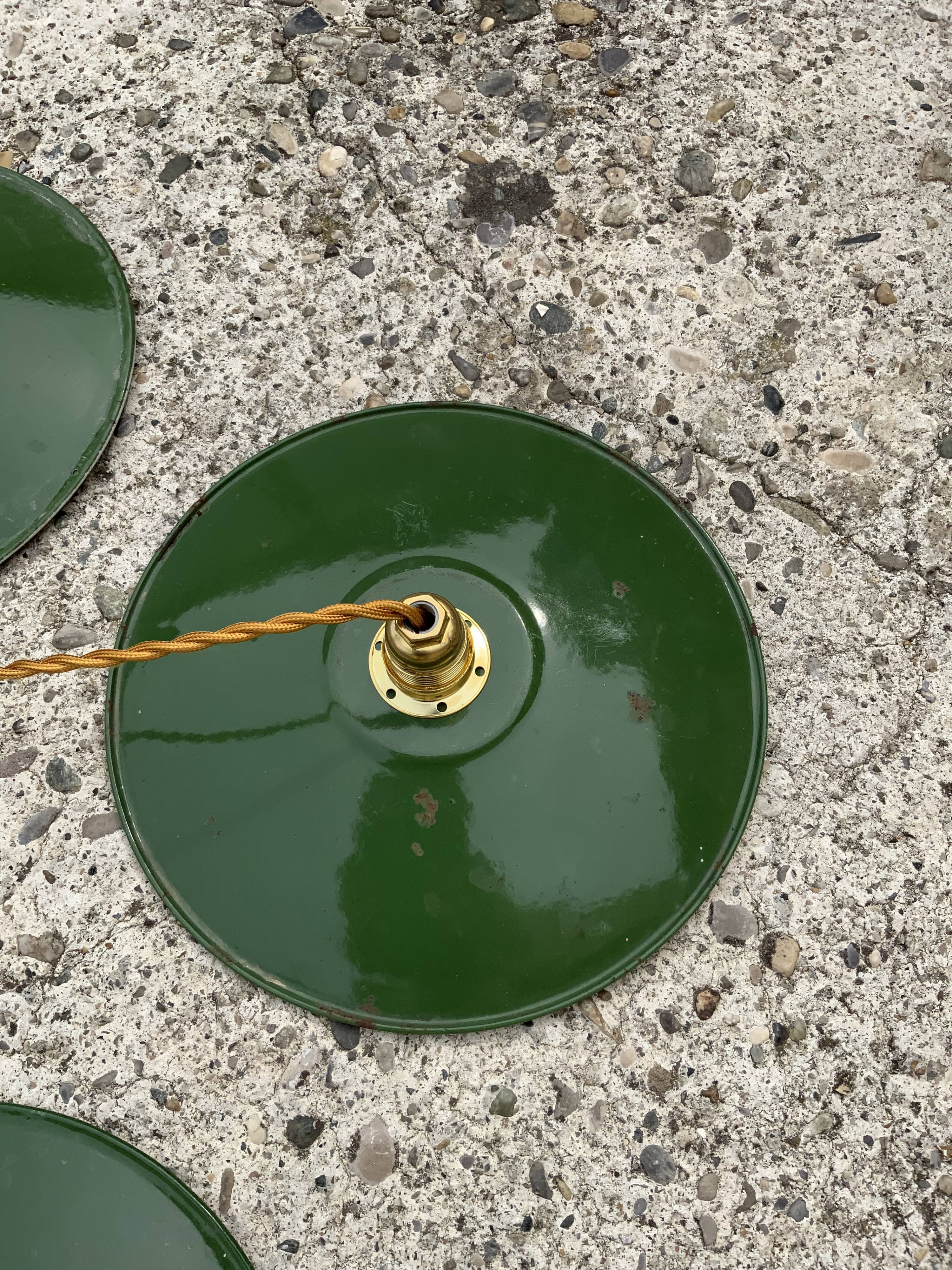 Trio suspension sheet enamelled vintage green and white gold threads brass socket