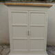 Meuble, buffet peint en beige, plateau en bois brut