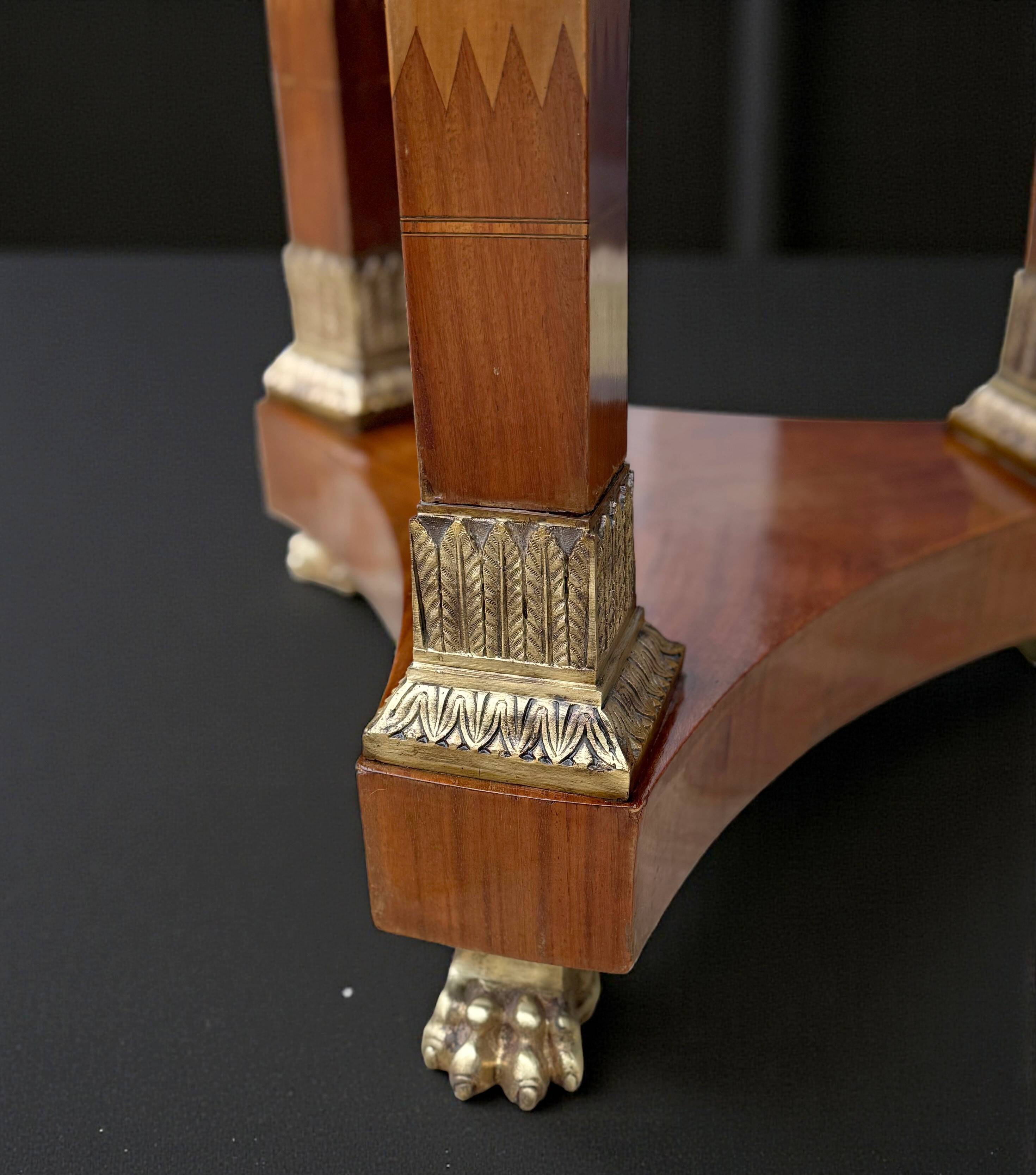 Circular gueridon empire of the 19th century in marquetry ornamented with gilt bronze