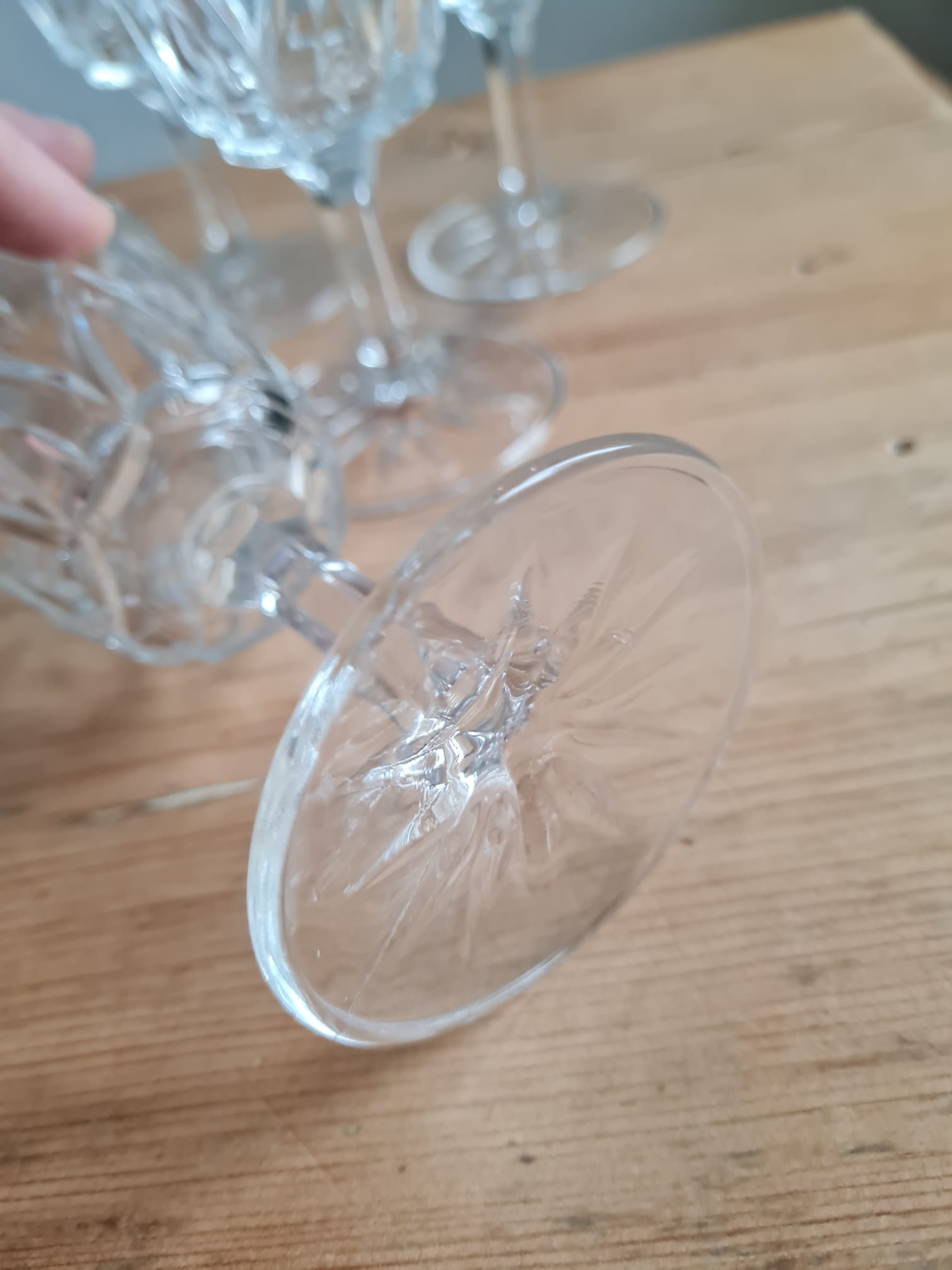 Service of 6 chiseled wine glasses