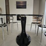 Oval tempered glass table