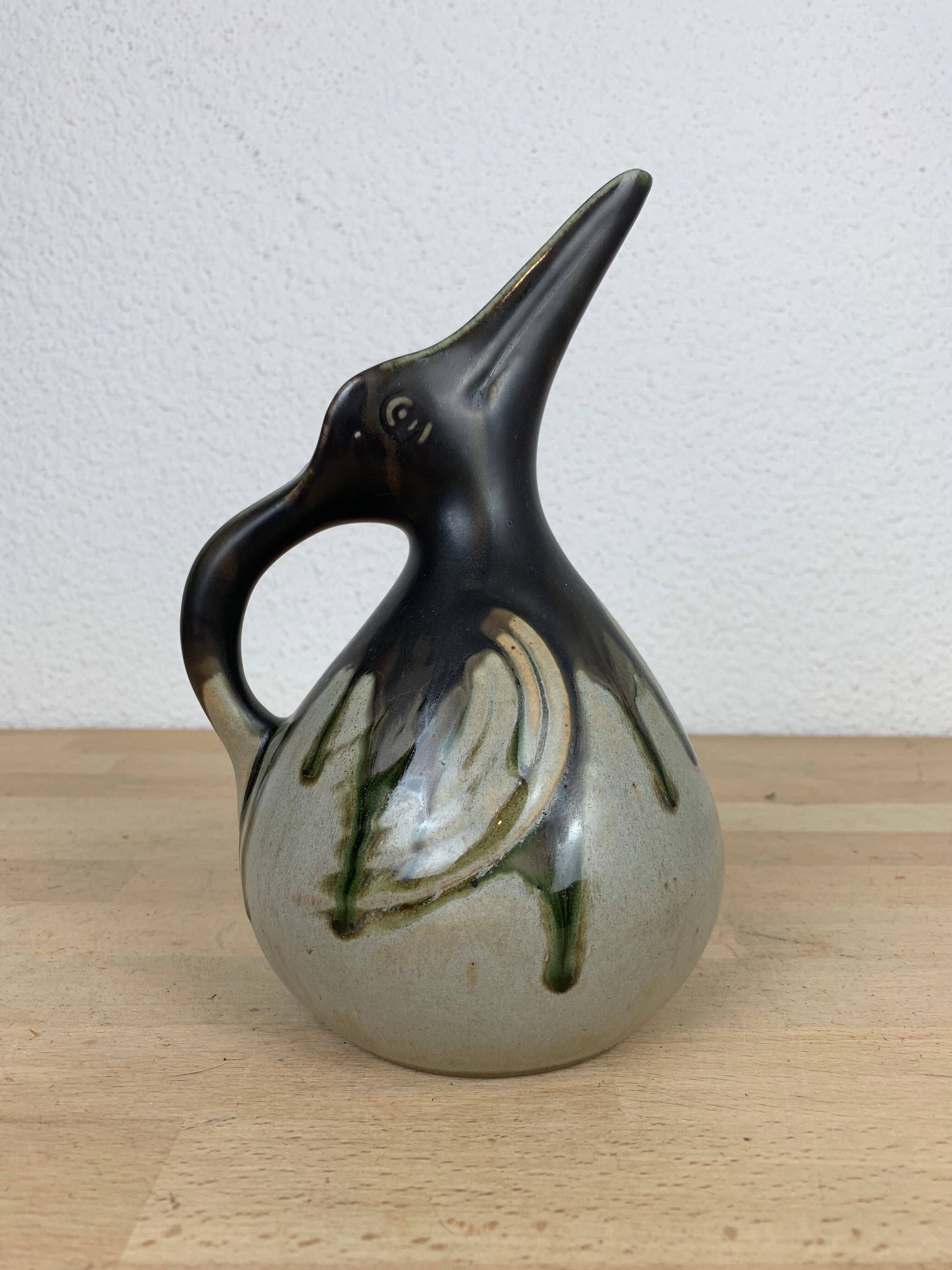 Pichet zoomorphe oiseau pélican par Gilbert Metenier, grès flammé