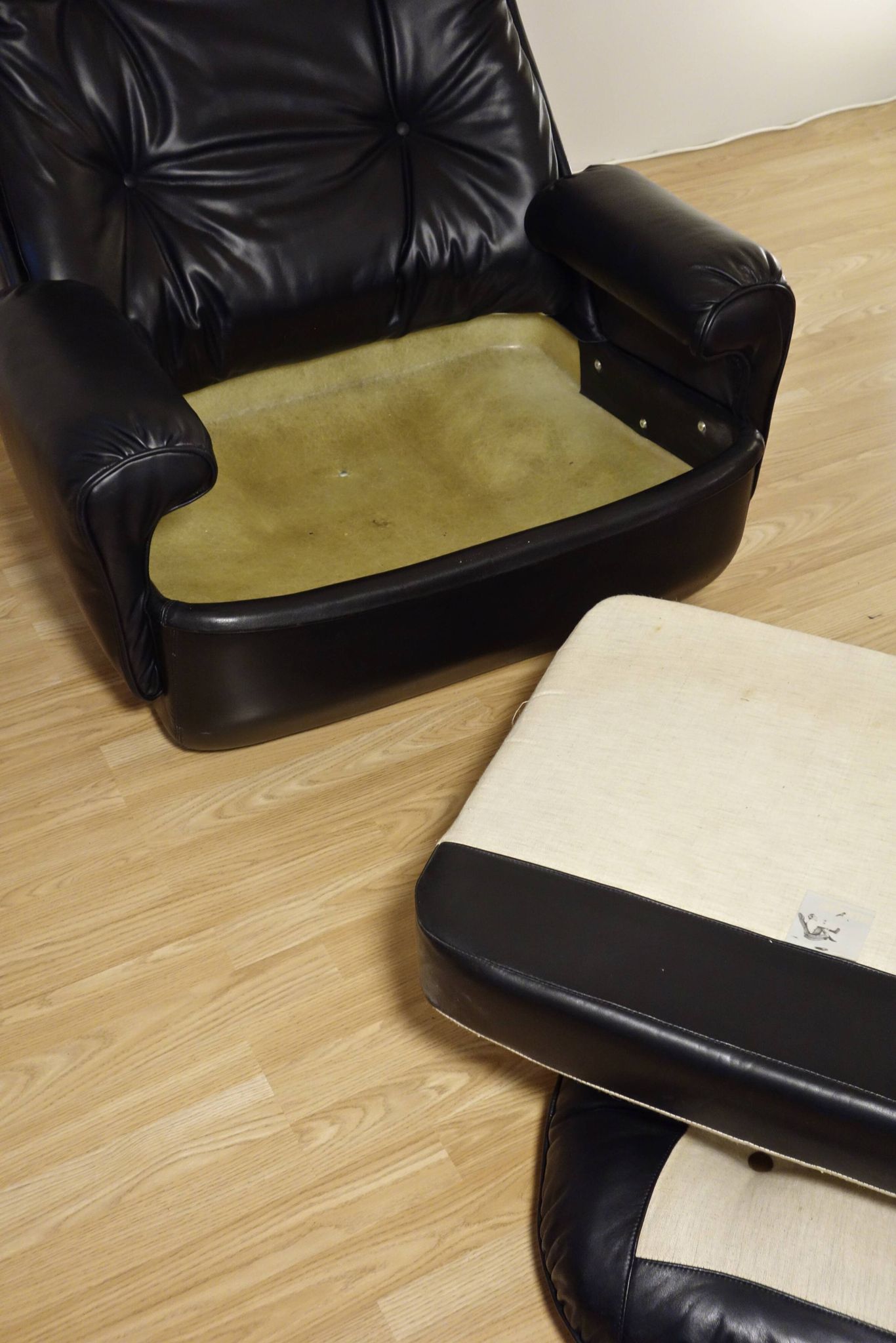 Orchidée leather armchair by Michel Cadestin for Airborne, France 1970's
