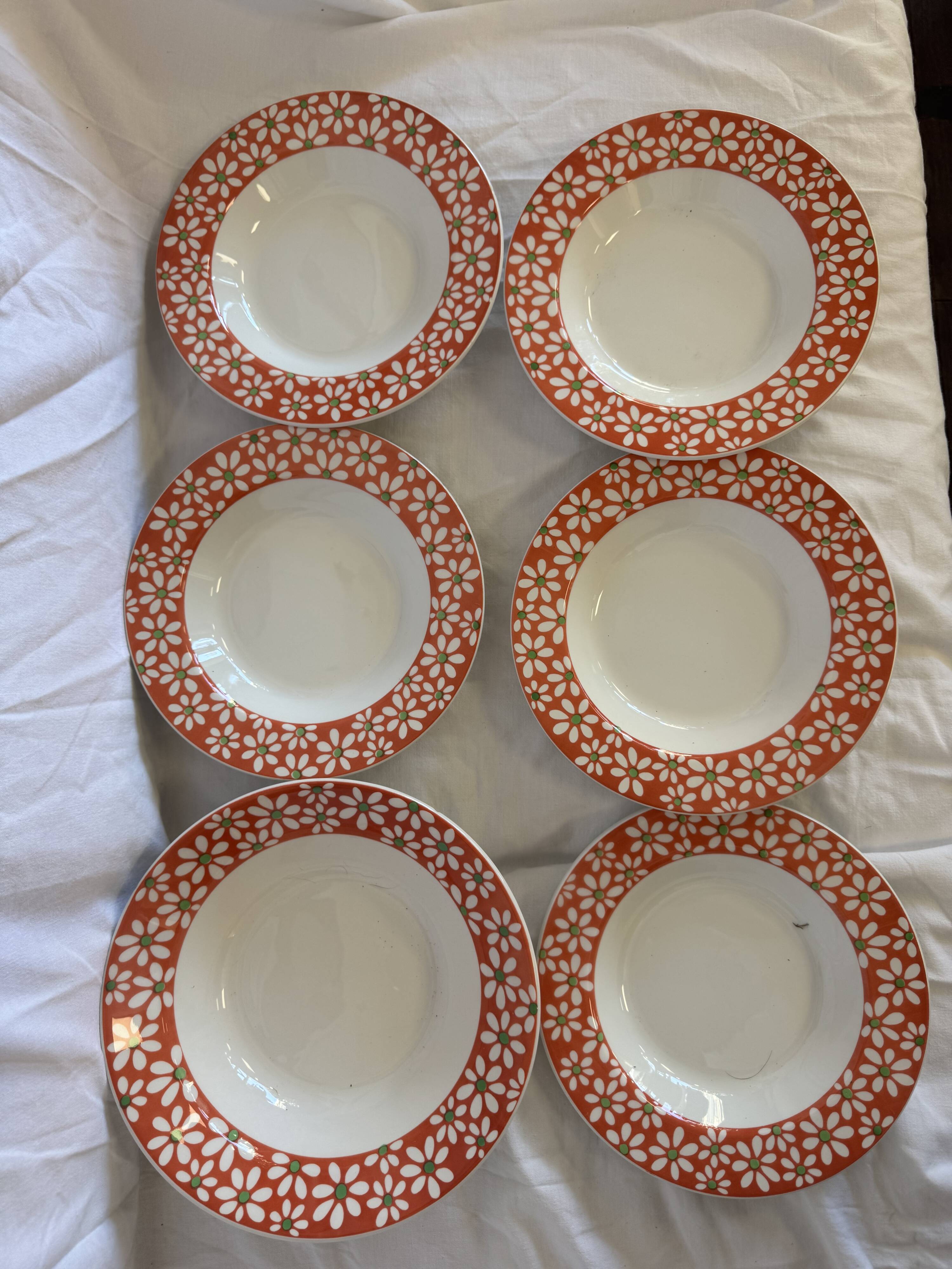 Deep plates and flower dish