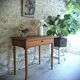 Table d'appoint en pitchpin style Louis Philippe