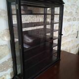 Small display case for collectibles