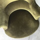 Olive green toad armchair with smooth velvet fringes.