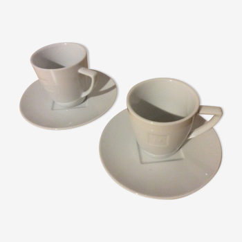 2 coffee cups and saucers