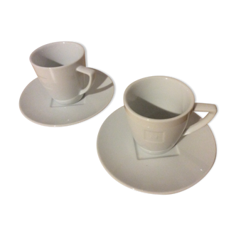 2 coffee cups and saucers
