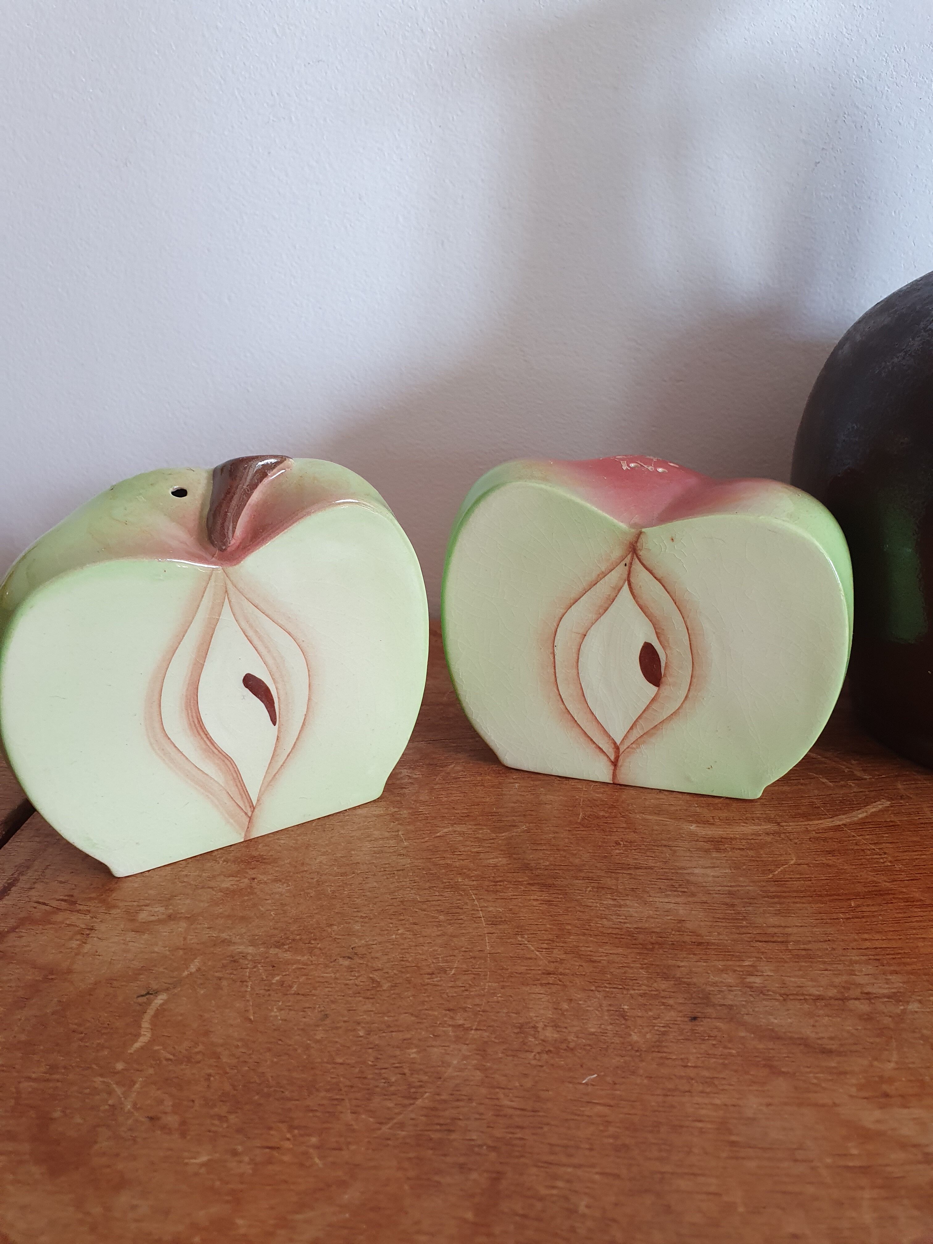 Apple-shaped salt and pepper service