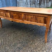 Table ancienne Louis XV à 3 tiroirs et 1 tirette en cerisier massif