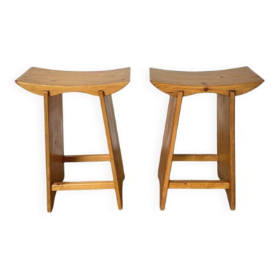 Tabourets scandinaves en pin d’inspiration japonaise