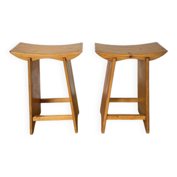 Tabourets scandinaves en pin d’inspiration japonaise