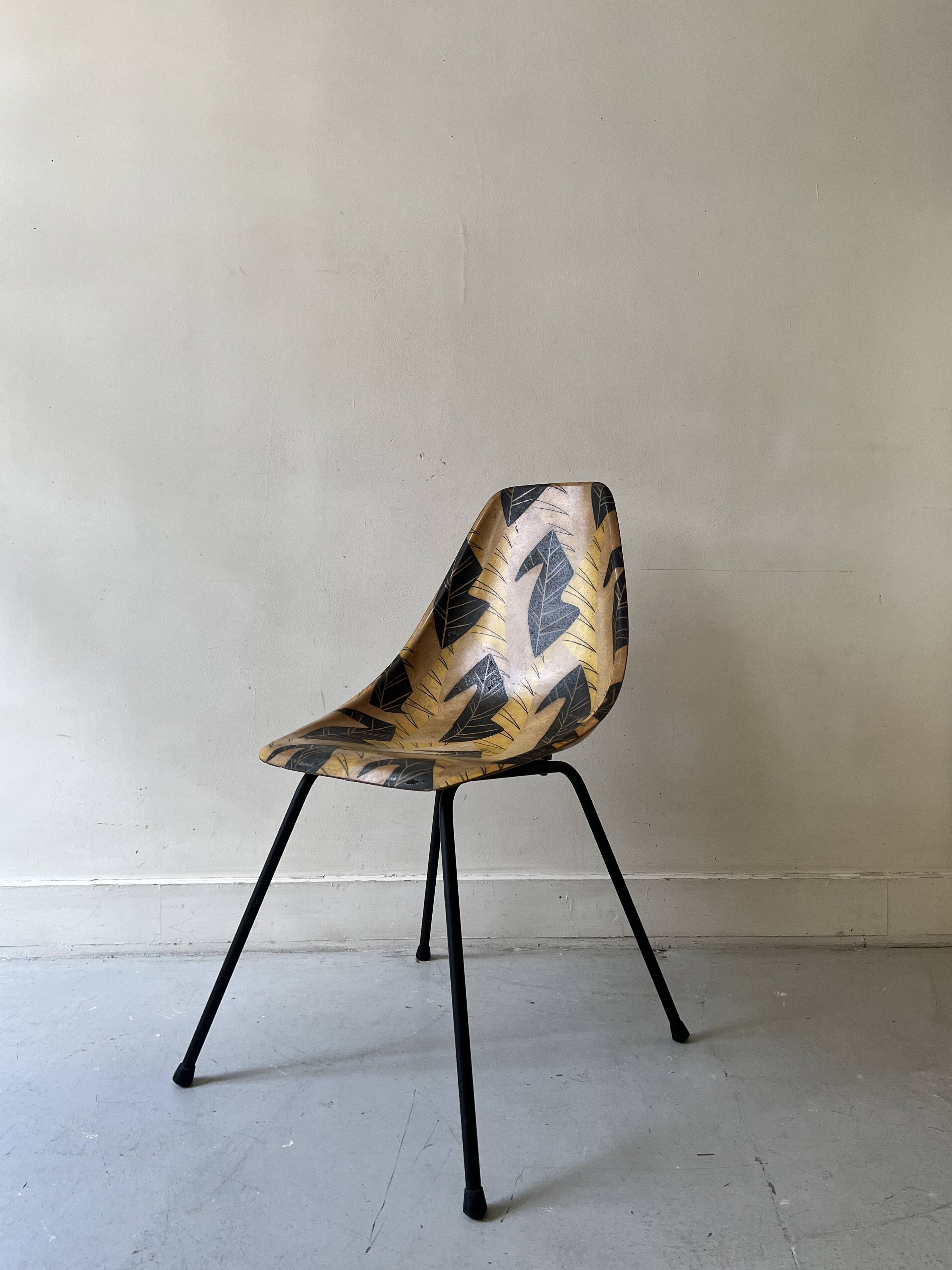 Chair in fibreglass and metal by René-Jean Caillette, stork, 1950 design.