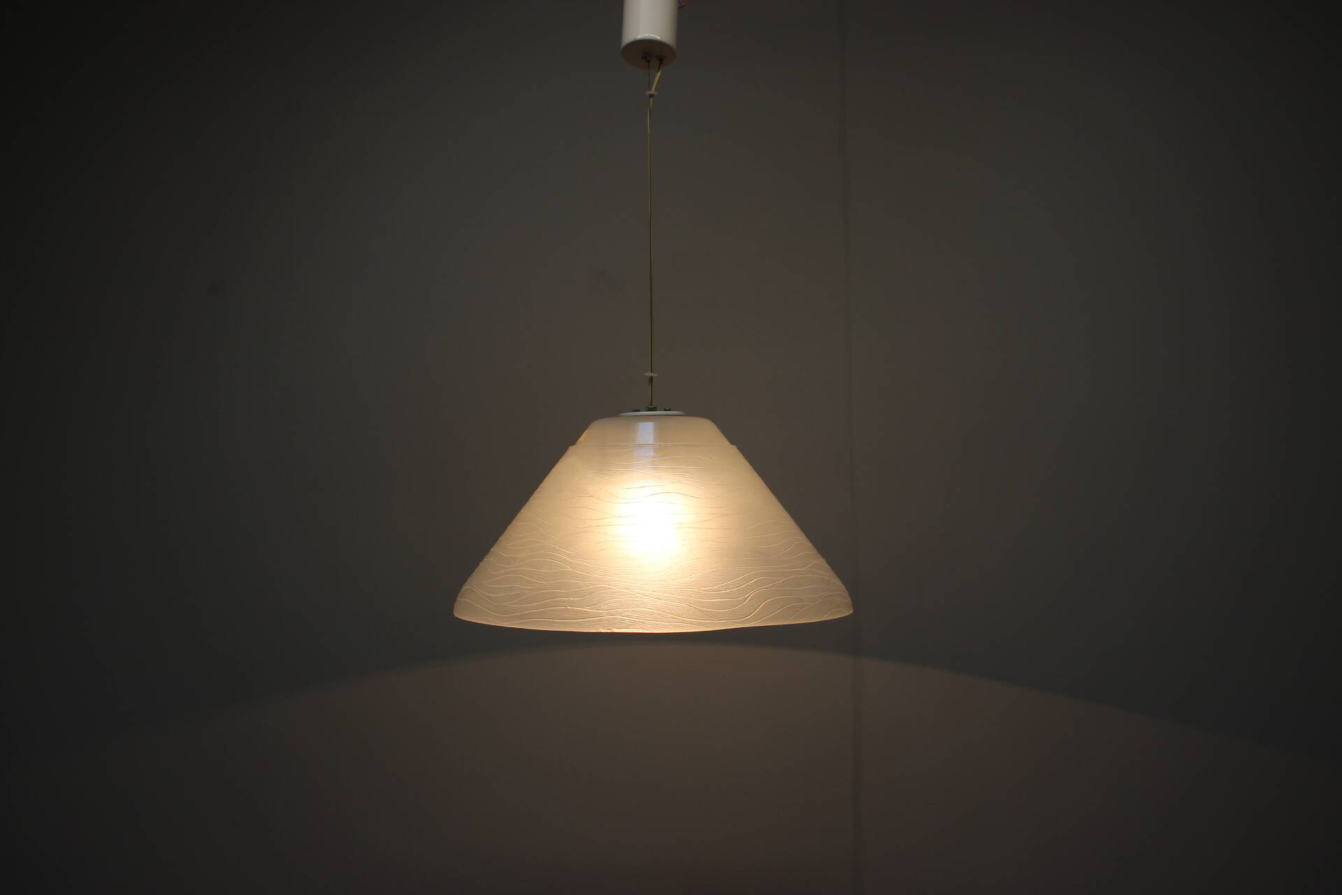 Vintage textured white glass pendant lamp from the 1970s.