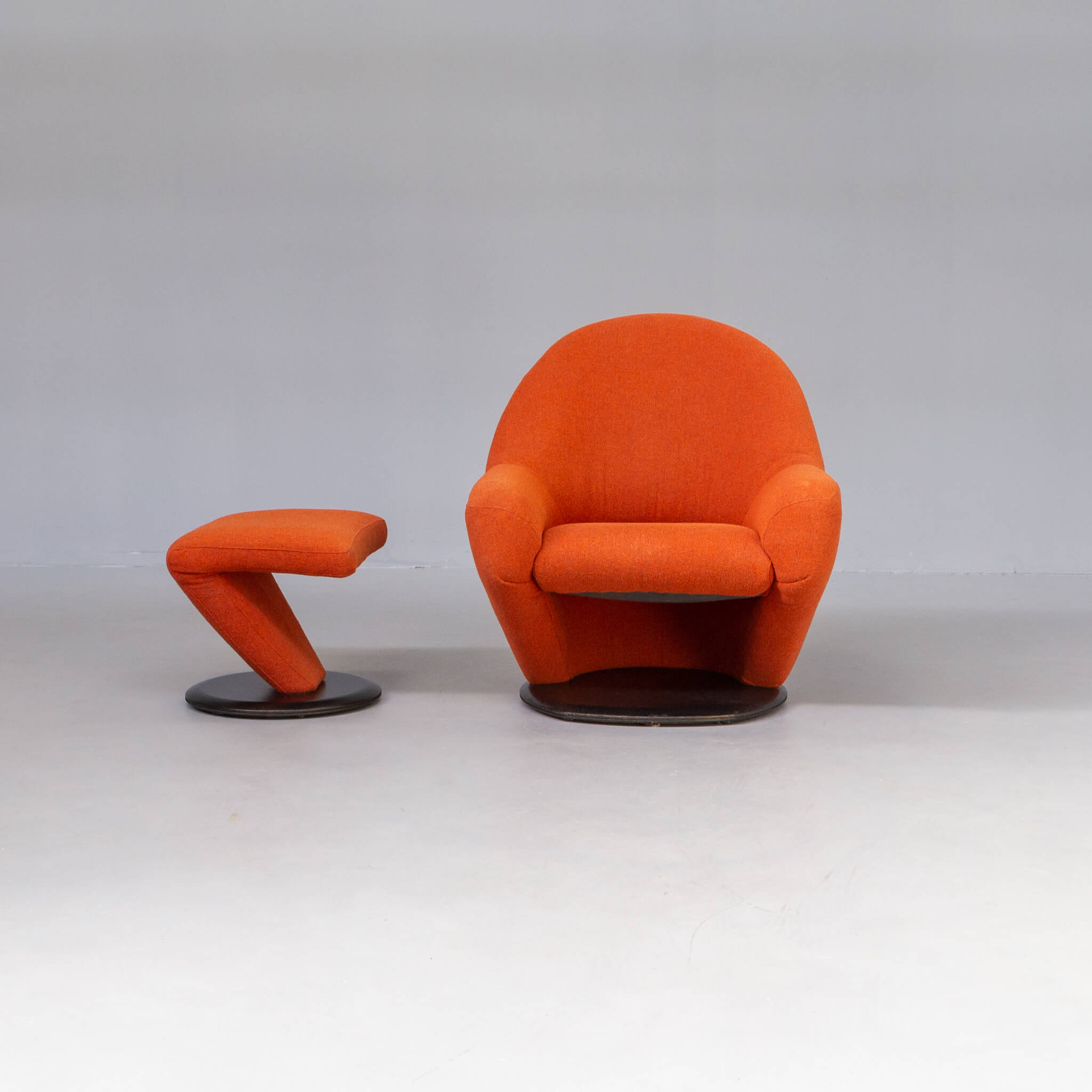 80s lounge fauteuil and ottoman for leolux