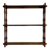 Étagère en bois tourné
