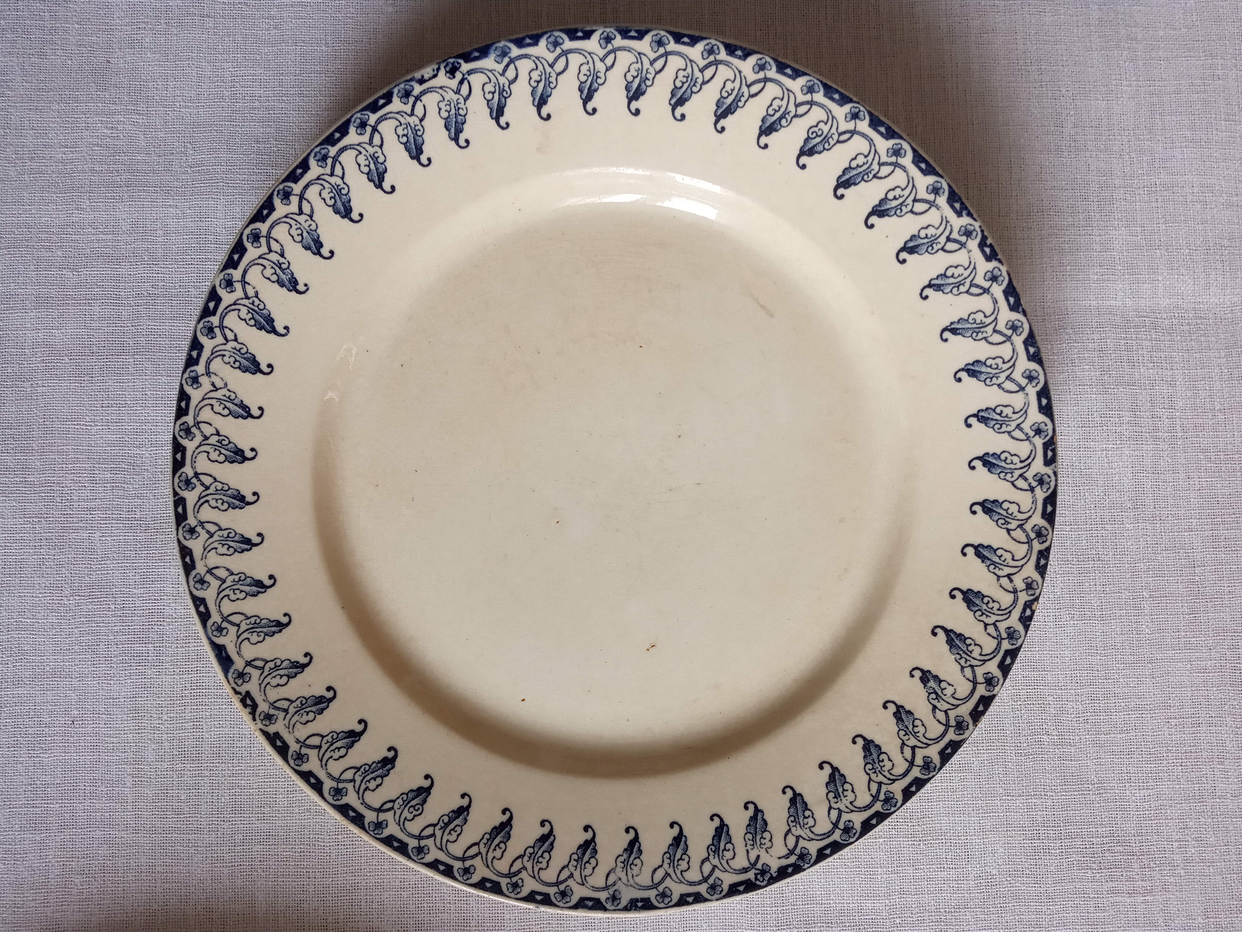 3 old flat plates, Gien, Vezelay blue décor