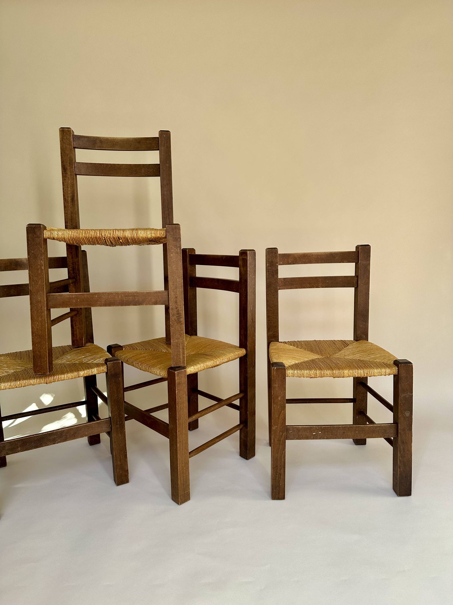 Set de quatre chaises paysannes paillées