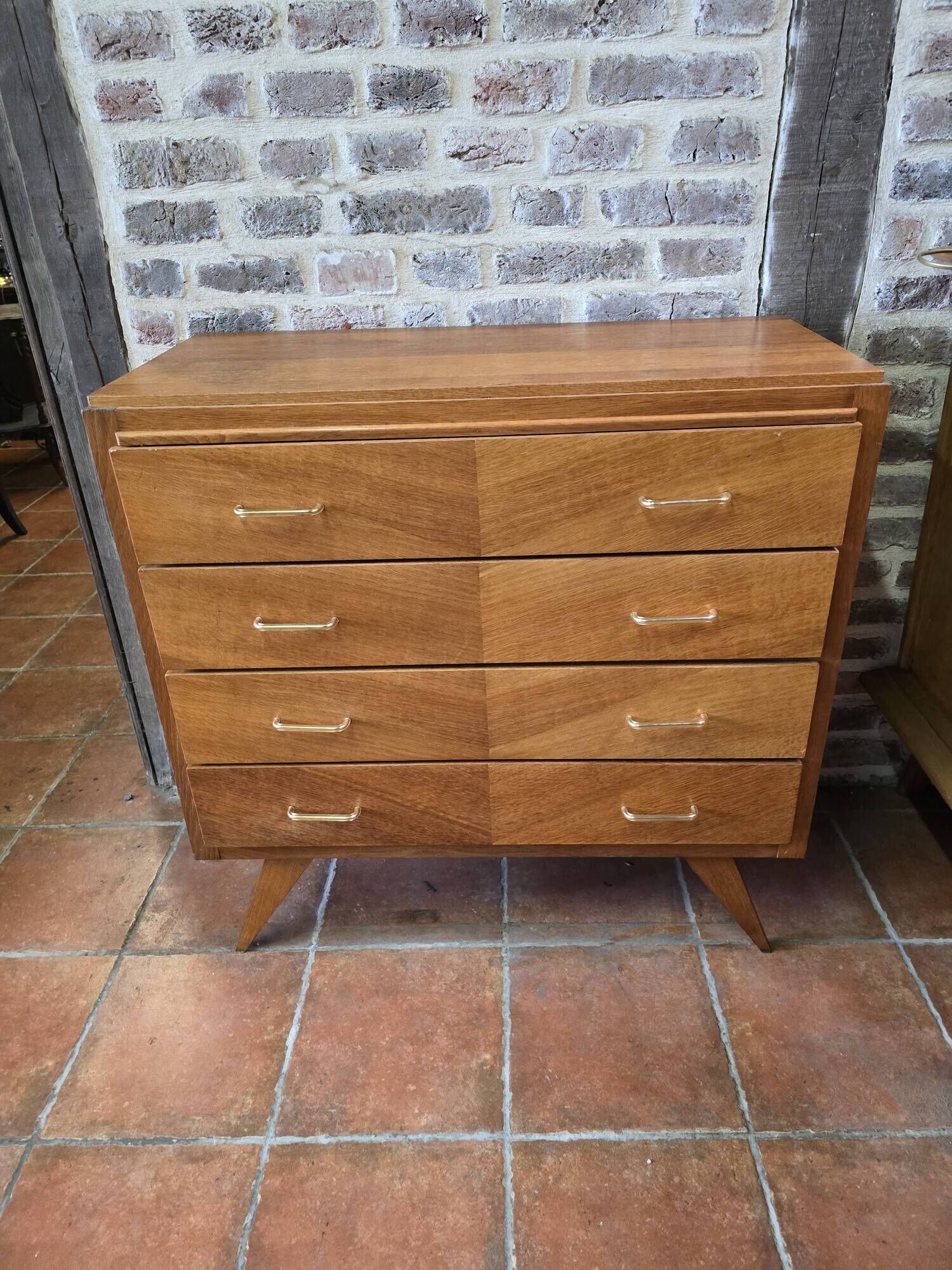 Vintage chest of drawers from the 60s in oak