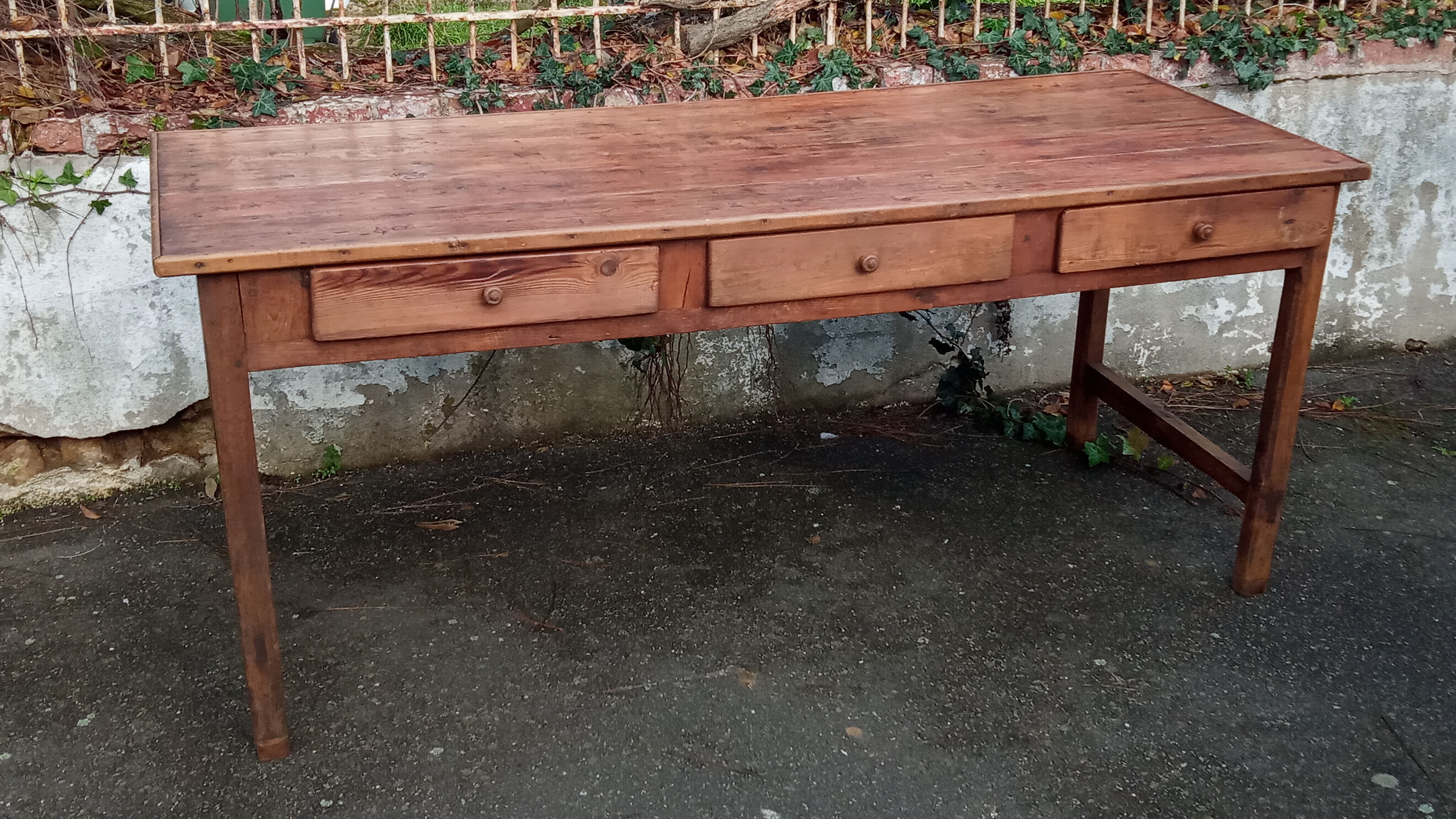 Oak farmhouse table, six drawers