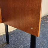 Desk with a beautiful 1960/70 look, 3 drawers + key, black legs
