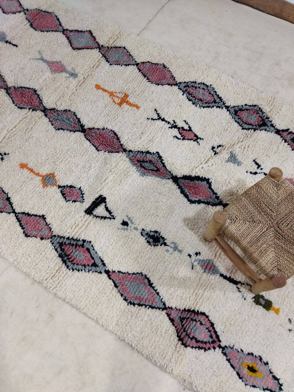 Handmade moroccan berber rug 250 x 146 cm