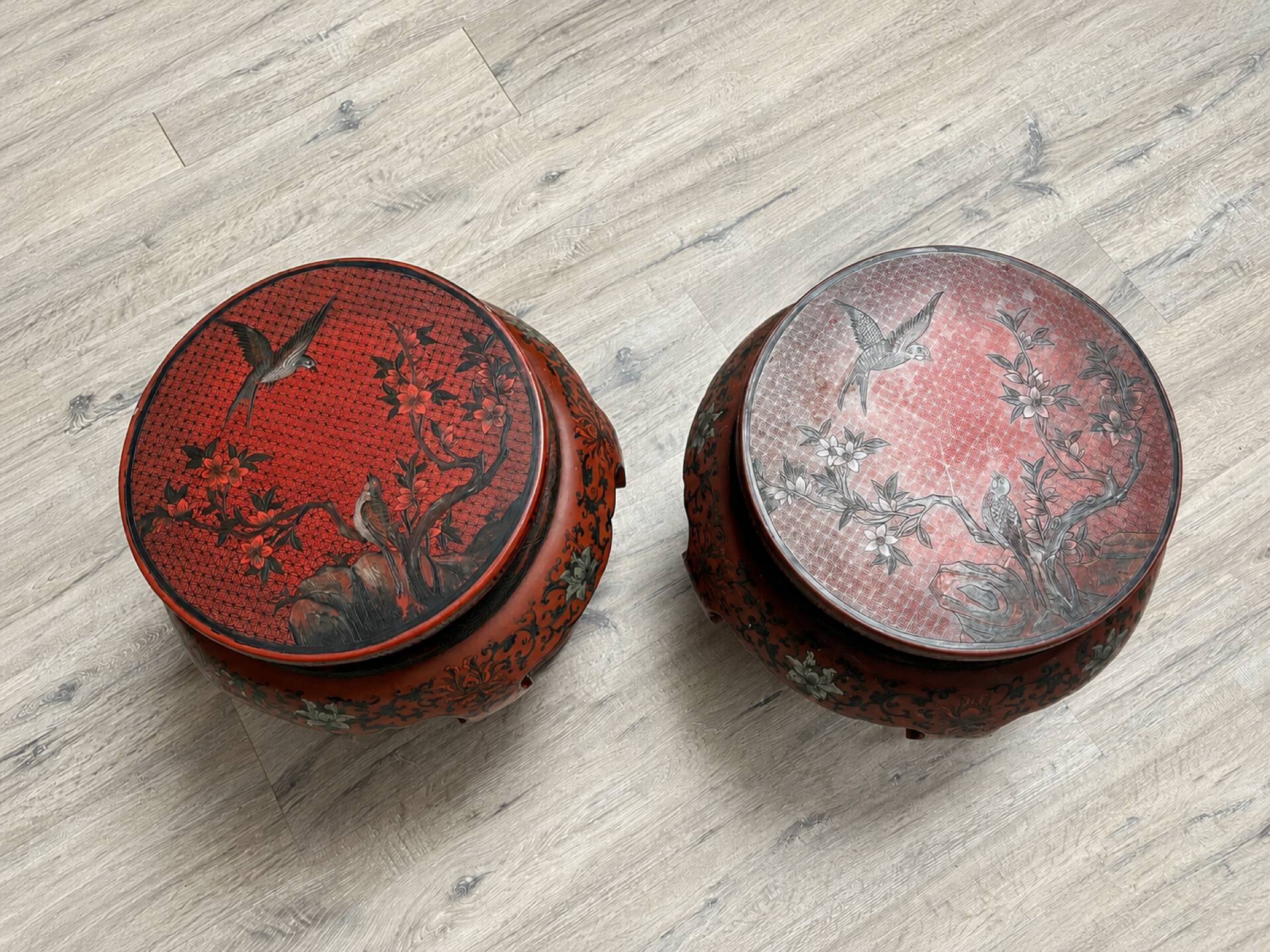 Pair of stools / Chinese side tables in red lacquered wood
