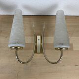 Paire d'appliques laiton et opaline années 50